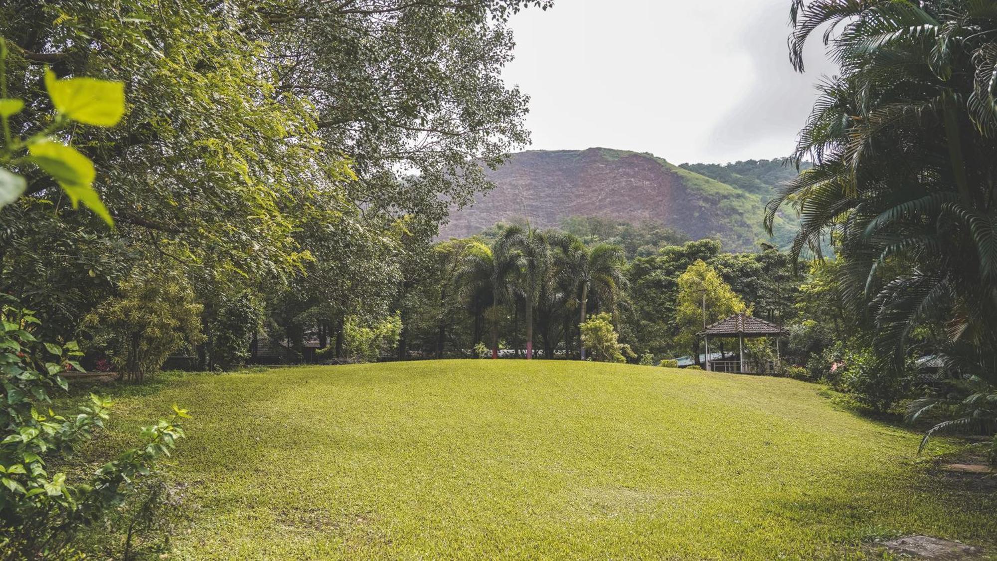 Whispering Peepul Resort Badlapur Exterior foto